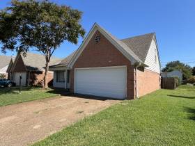 8452 Creek Front Dr - for rent 38016