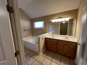 9480 Grove Rd - for rent 38016
