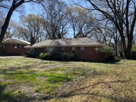 819 Rosebanks Rd - for rent 38116