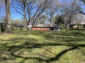 819 Rosebanks Rd - for rent 38116