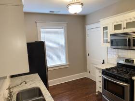 1118 Poplar Ave Apt 11 - for rent 38105