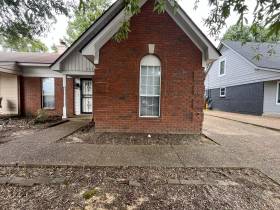 3913 Oak Branch Cir E - for rent 38135