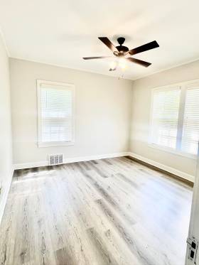 892 East Drive	