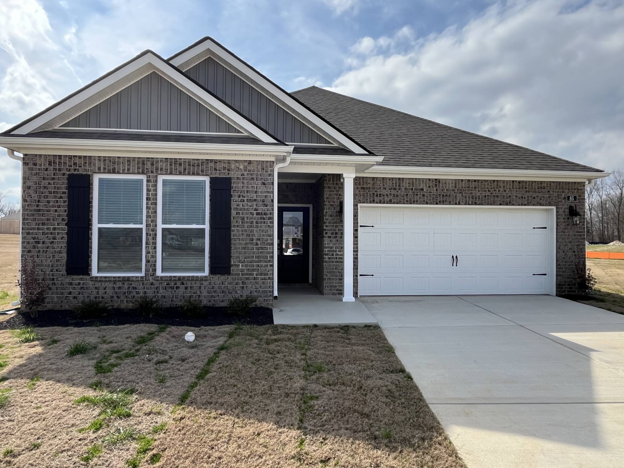 85 Burr Oak Cv Oakland TN 38060